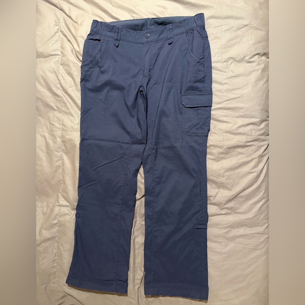 EUC Duluth Trading Co Women’s Navy Cargo Pants - Dry On The Fly